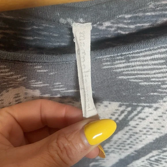 Magnolia Pearl Gray Graphic tee - Picture 4 of 10